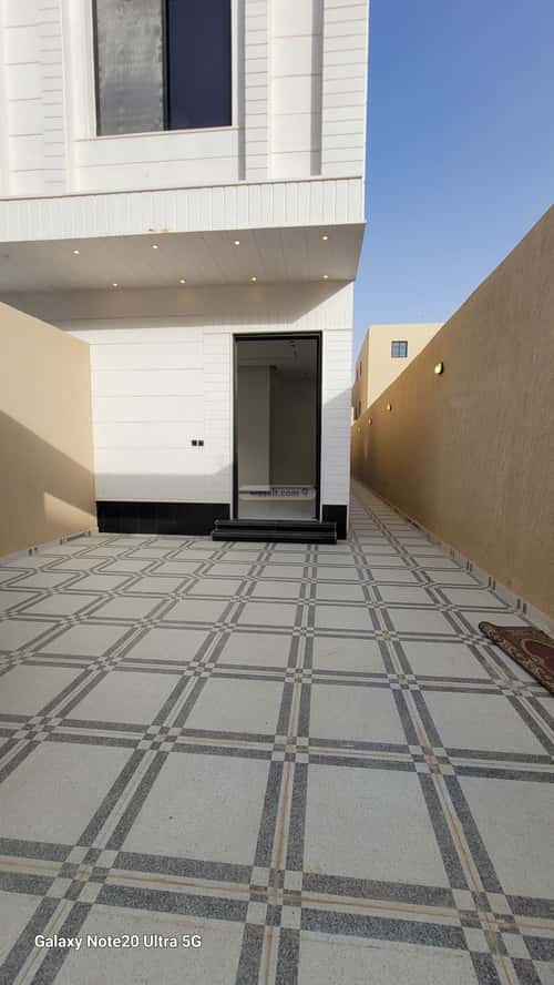 5 bedroom floor in Al Janadriyah 14