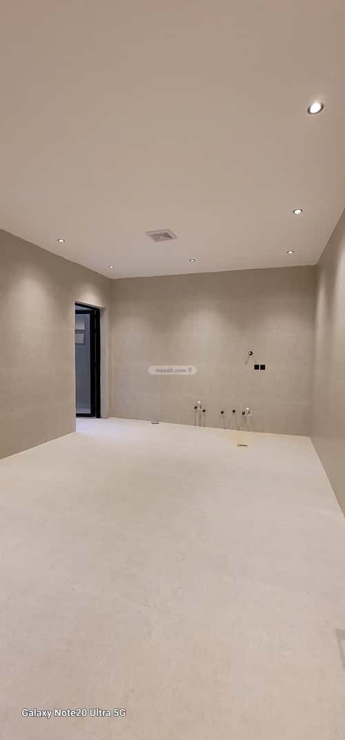 6 bedroom villa in Al Janadriyah 8