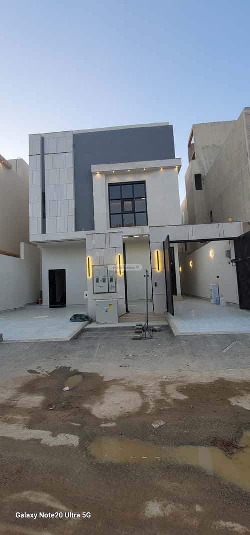 5 bedroom floor in Al Janadriyah 3