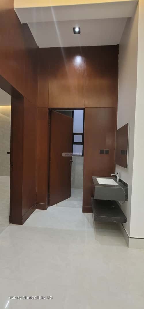 5 bedroom floor in Al Janadriyah 4