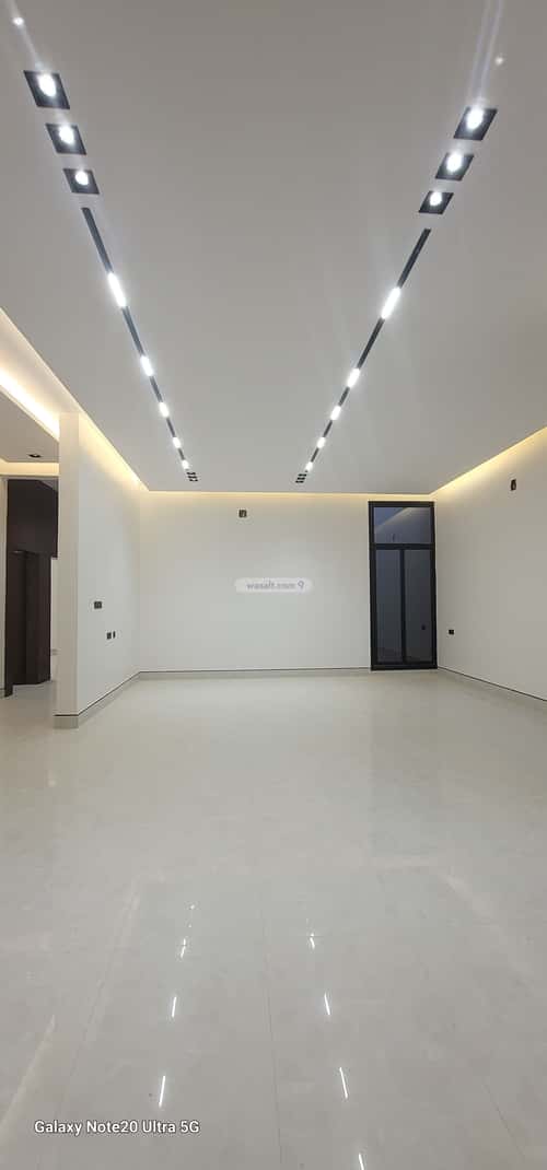 5 bedroom floor in Al Janadriyah 5