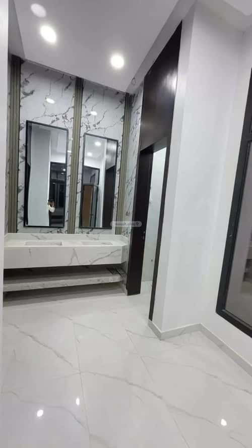 5 bedroom floor in Al Janadriyah 3