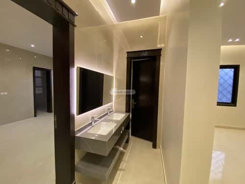 5 bedroom floor in Al Janadriyah 4