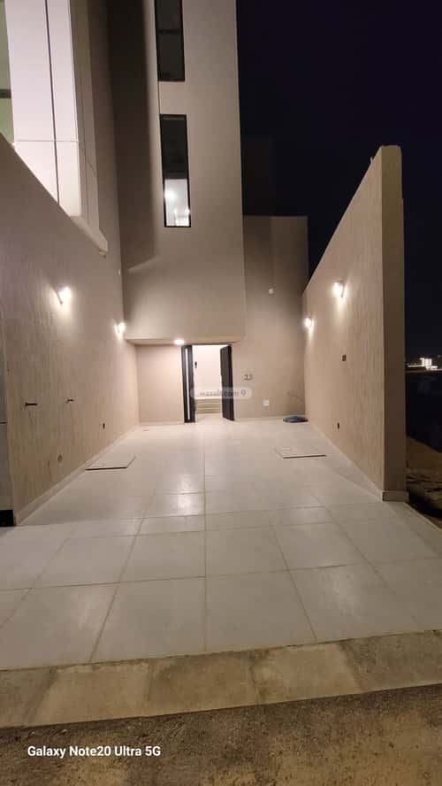 5 bedroom floor in Al Janadriyah 1