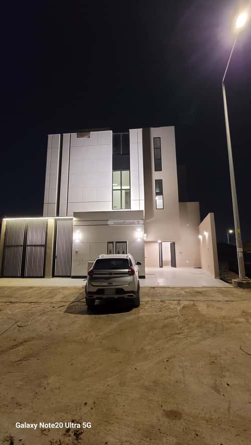 5 bedroom floor in Al Janadriyah 3