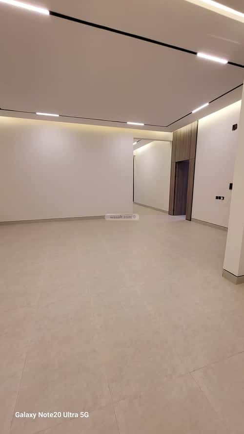 5 bedroom floor in Al Janadriyah 6