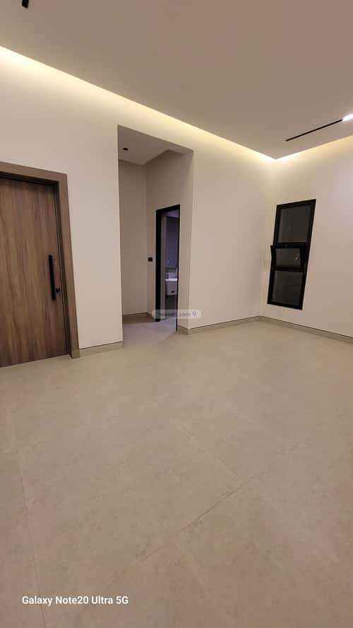 5 bedroom floor in Al Janadriyah 9