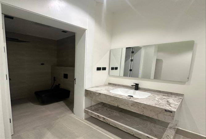 4 bedroom apartment in Al Yarmouk 3