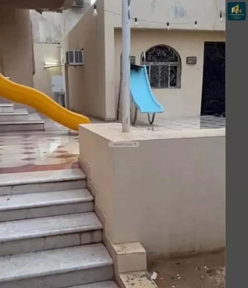 فيلا 12 غرف في الزهرة 2