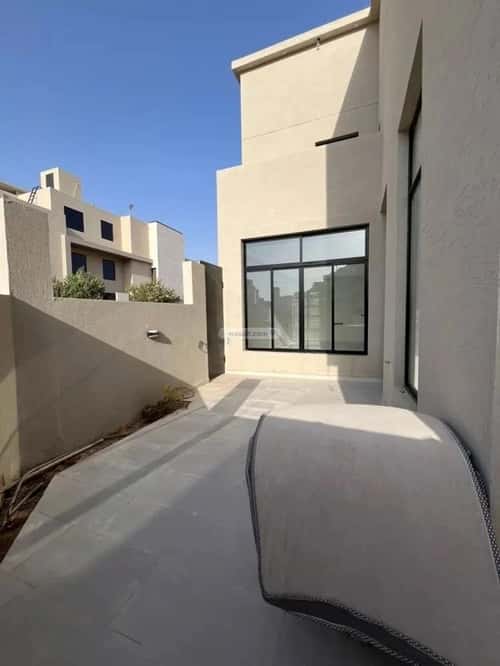 5 bedroom villa in Al Mahdiyyah 2