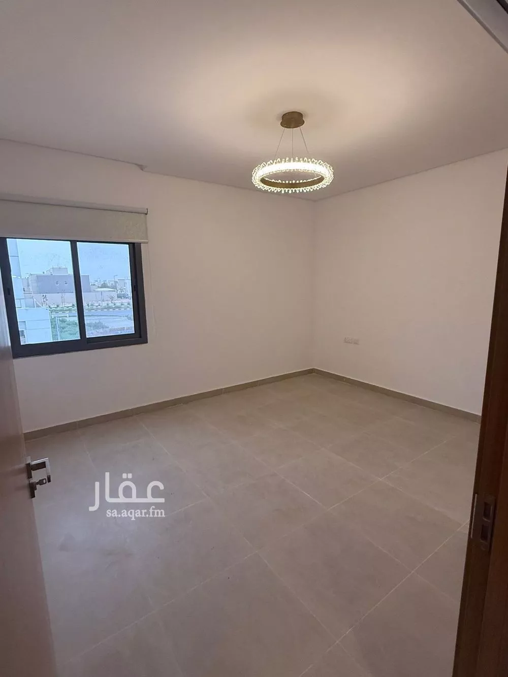 فيلا 4 غرف في العارض 9