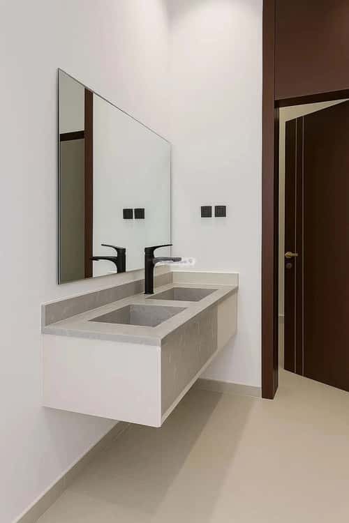 5 bedroom villa in Al Janadriyah 10