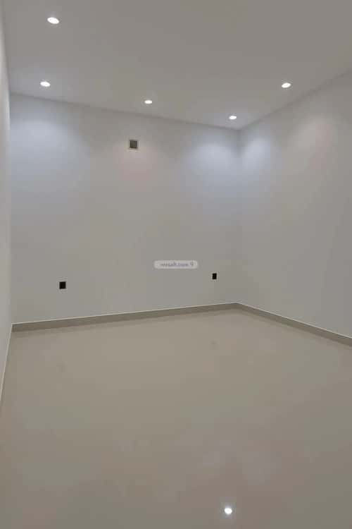 5 bedroom villa in Al Janadriyah 4