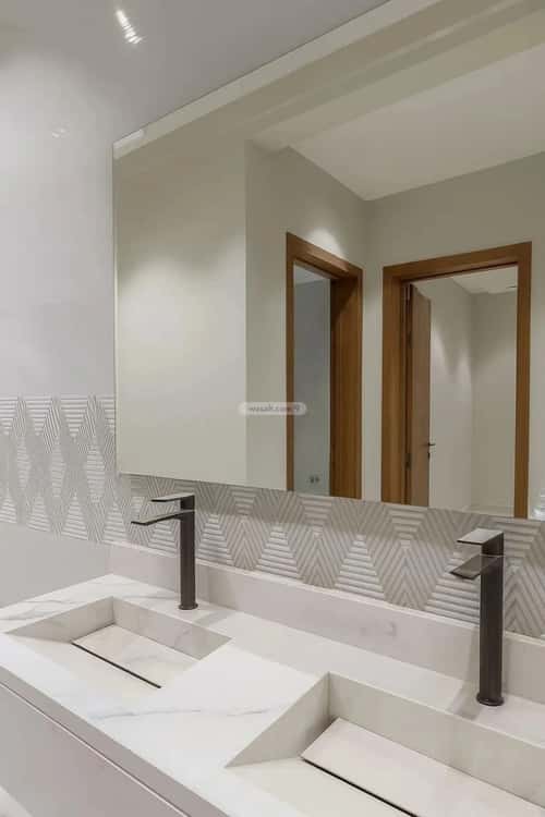 5 bedroom floor in Al Janadriyah 2
