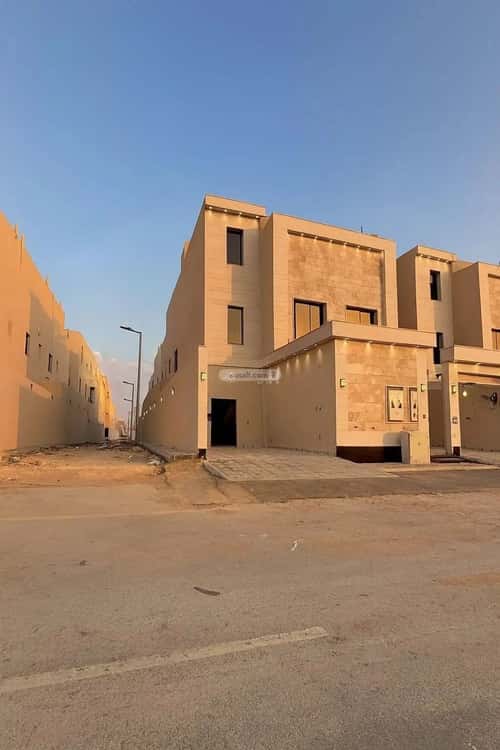 4 bedroom floor in Al Janadriyah 10