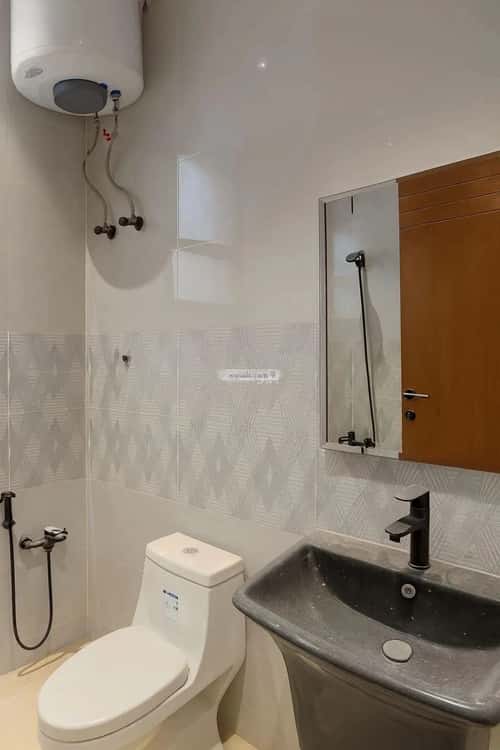4 bedroom floor in Al Janadriyah 8