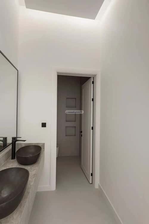 6 bedroom villa in Al Janadriyah 5