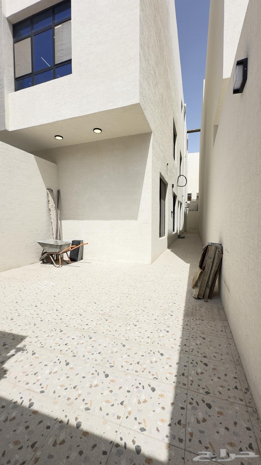 6 bedroom apartment in Uhud 5