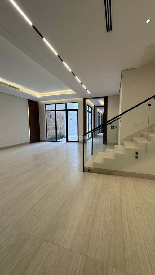 5 bedroom villa in Al Mahdiyyah 4