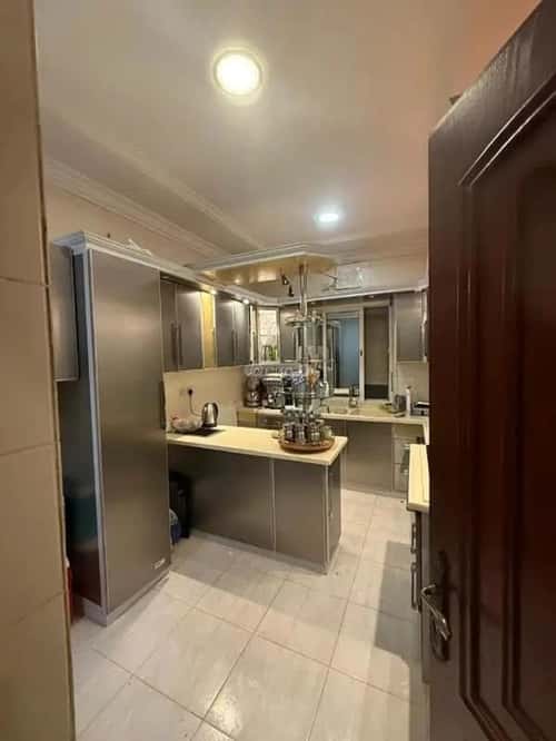 5 bedroom apartment in Al Rawdah 6