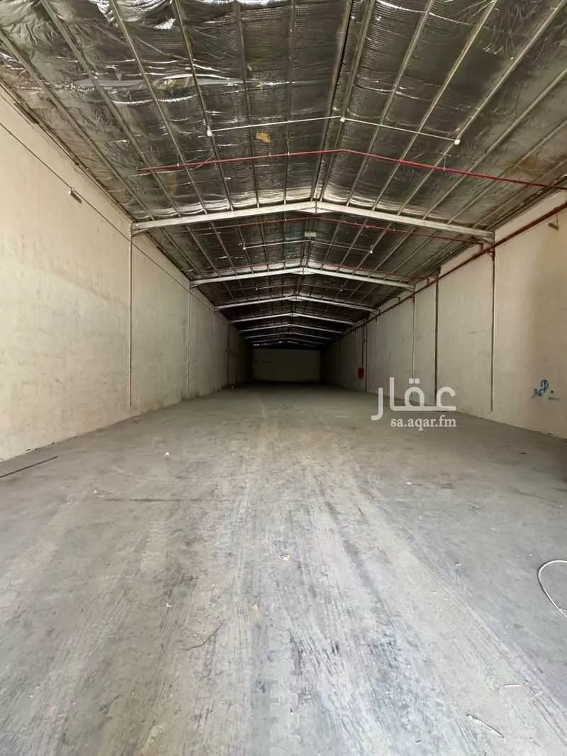 مستودع 1856 م² في الغنامية 5