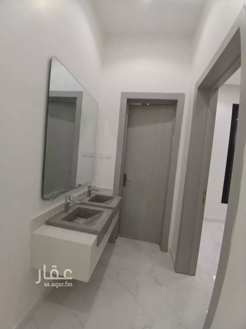 فيلا 5 غرف في الشرق 3