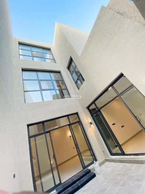 5 bedroom villa in Al Mahdiyyah 2