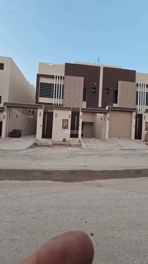 فيلا 4 غرف في طيبة 2