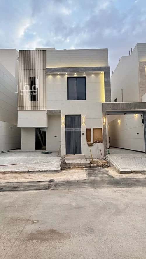 4 bedroom floor in Tuwaiq 8