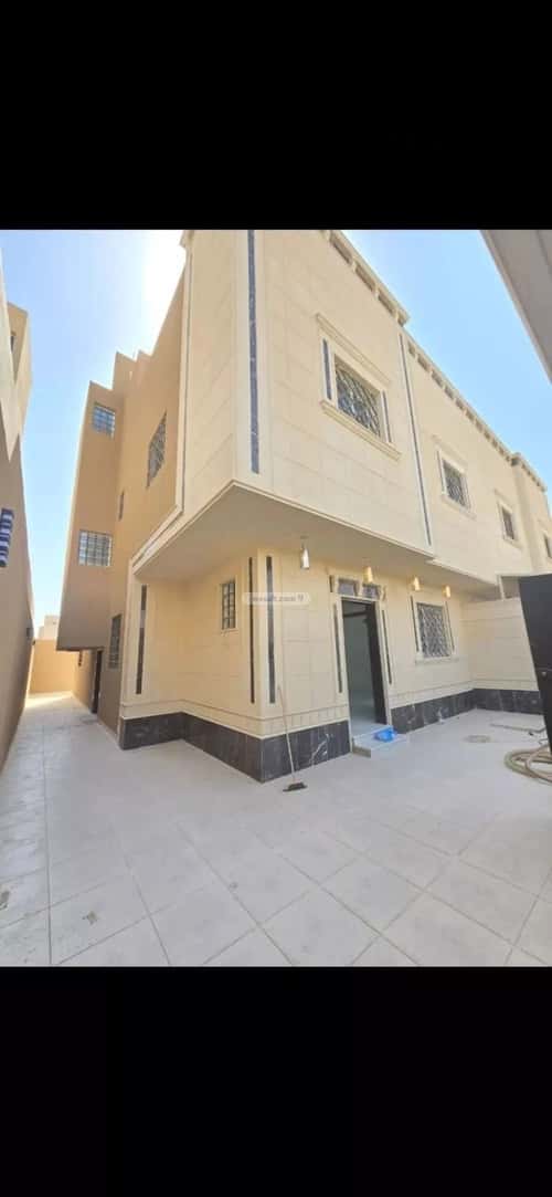 4 bedroom villa in Dhahrat Laban 9