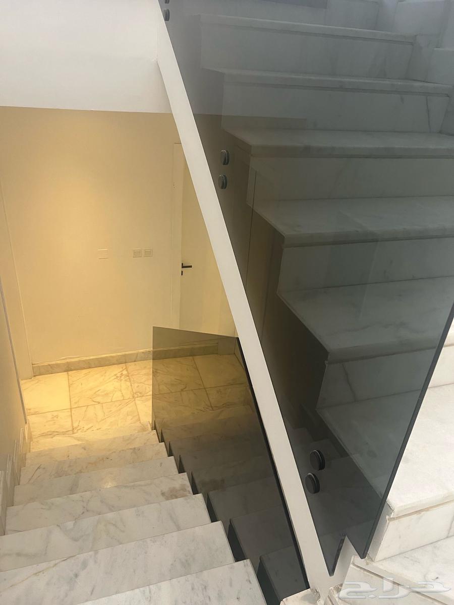 فيلا 5 غرف في العارض 9