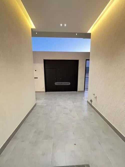 5 bedroom villa in Al Mahdiyyah 2