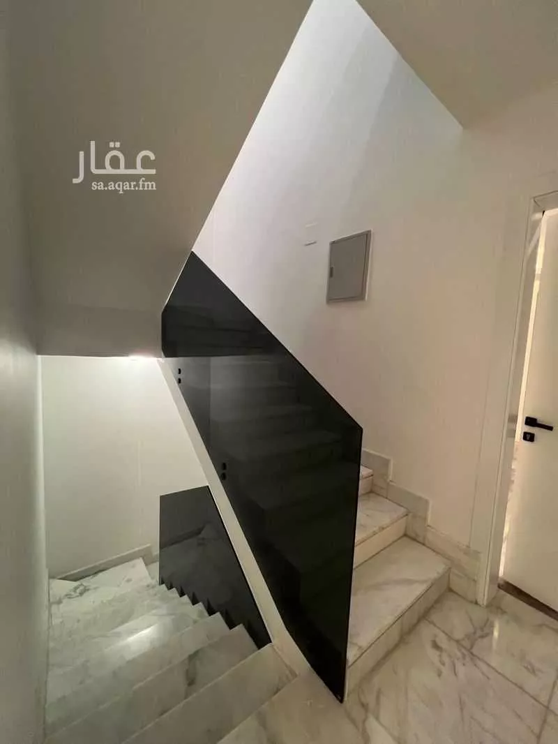 فيلا 5 غرف في العارض 10