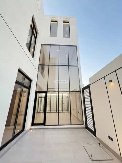 5 bedroom villa in Al Mahdiyyah 1