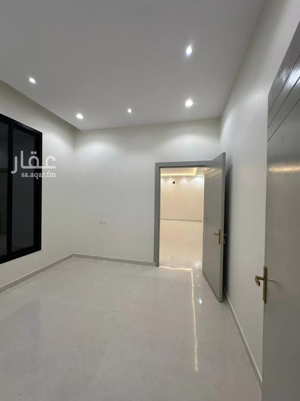 فيلا 8 غرف في الشرق 17
