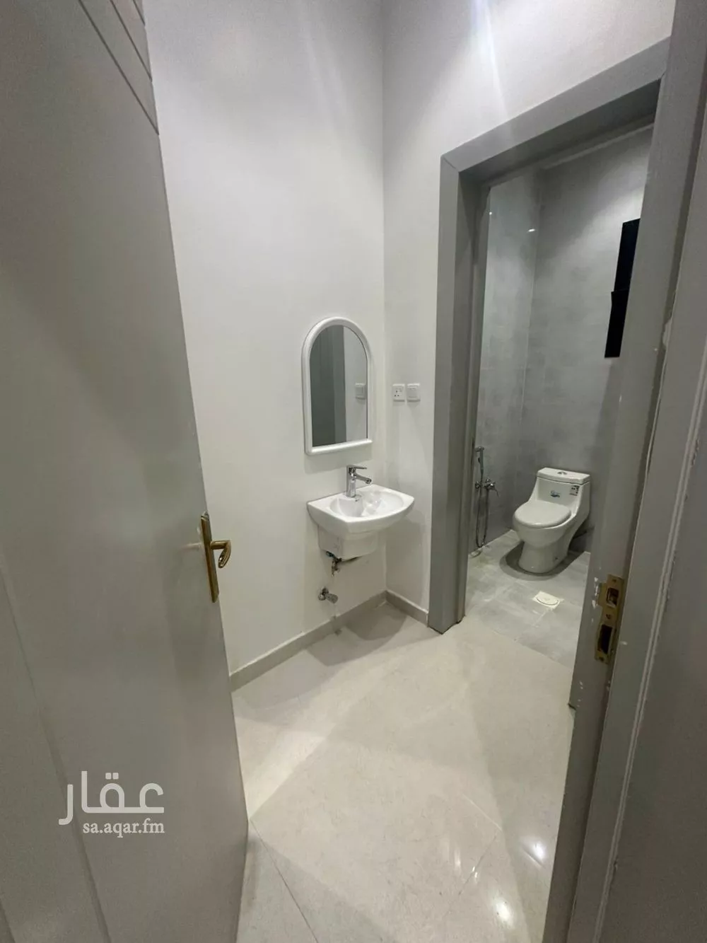 فيلا 8 غرف في الشرق 25