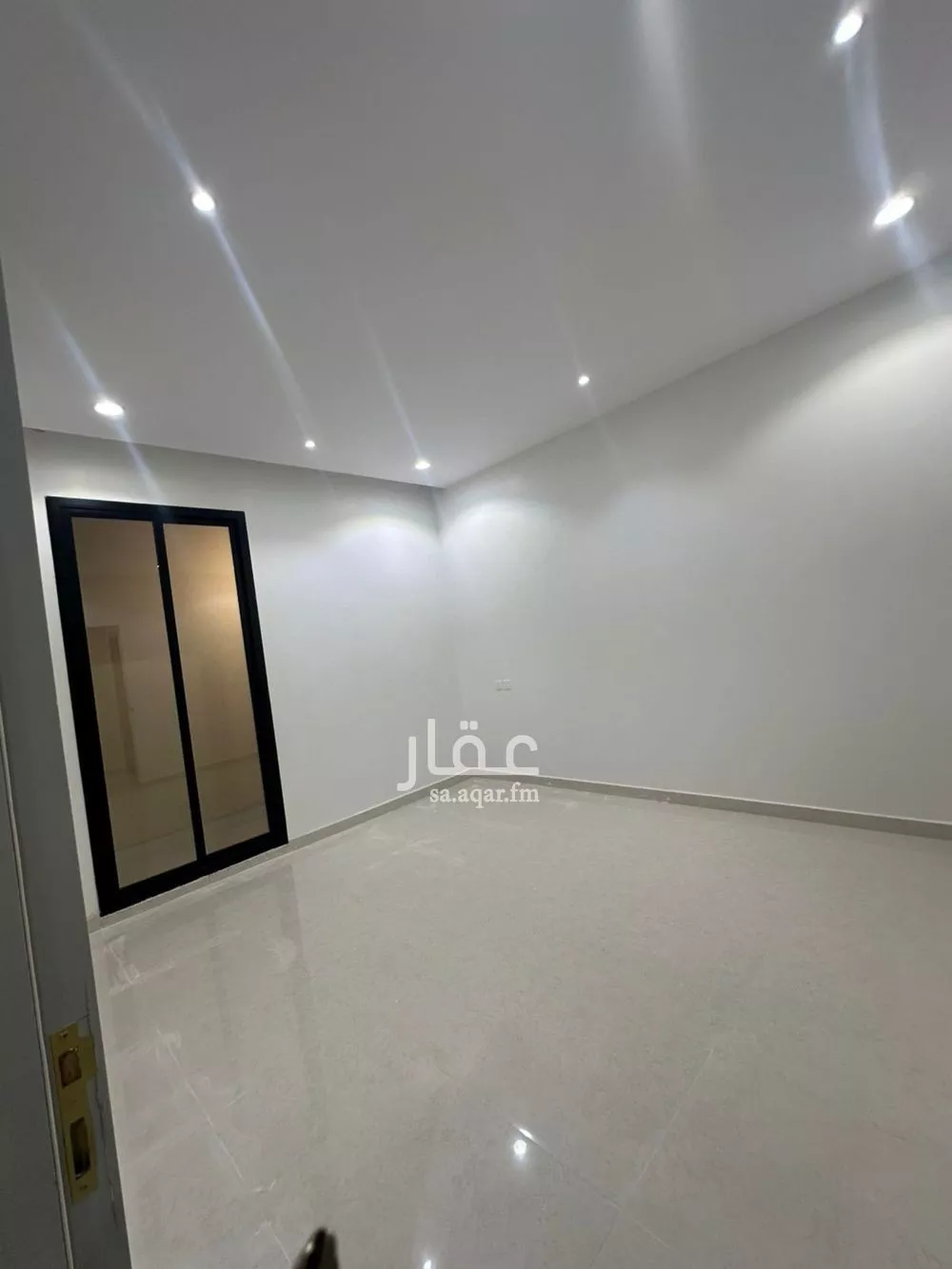 فيلا 8 غرف في الشرق 8