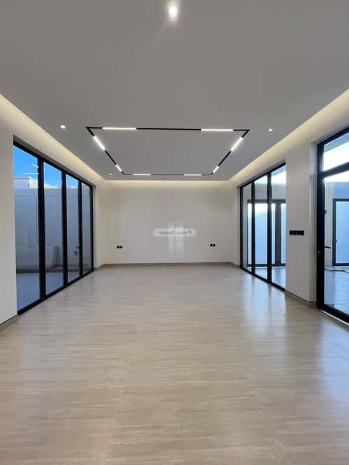 5 bedroom villa in Al Mahdiyyah 2