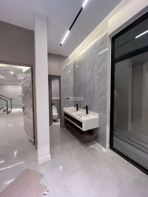5 bedroom villa in Al Mahdiyyah 2