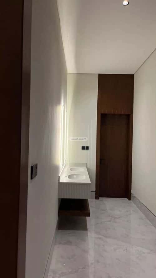 5 bedroom villa in Al Mahdiyyah 2