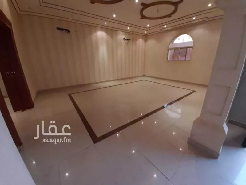 فيلا 7 غرف في طيبة 12