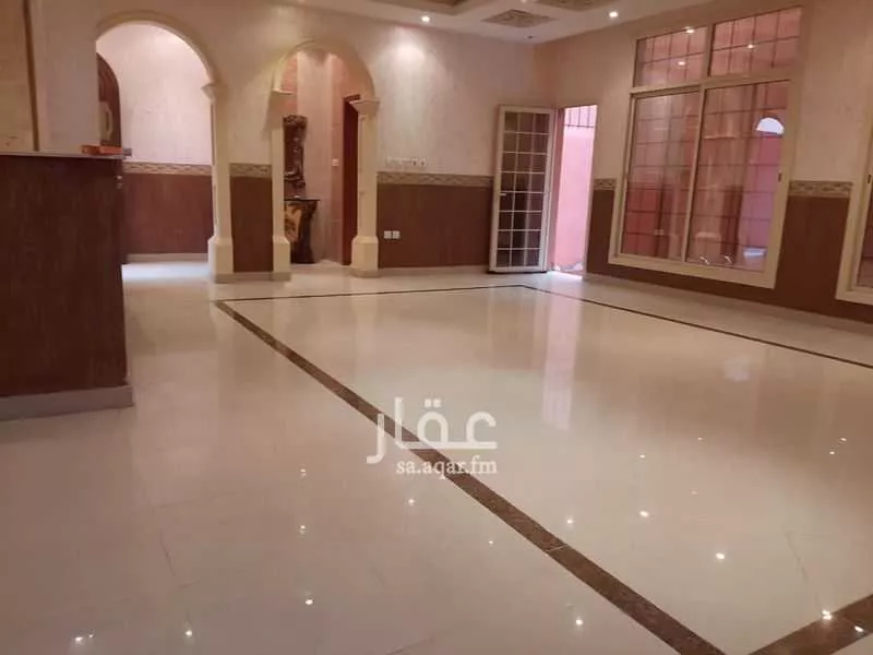 فيلا 7 غرف في طيبة 3