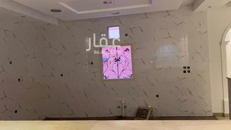 فيلا 7 غرف في طيبة 4