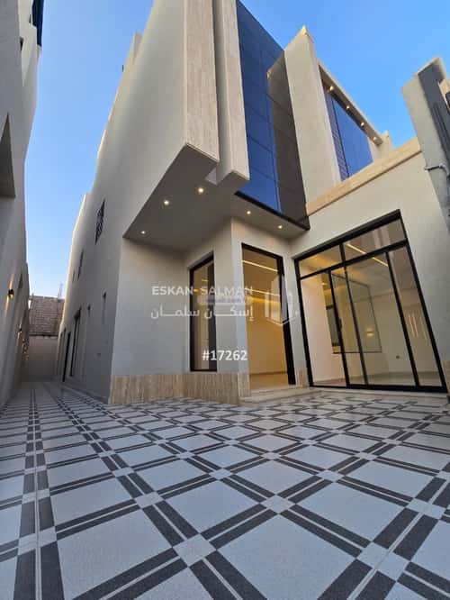 7 bedroom apartment in Al Maizilah 1