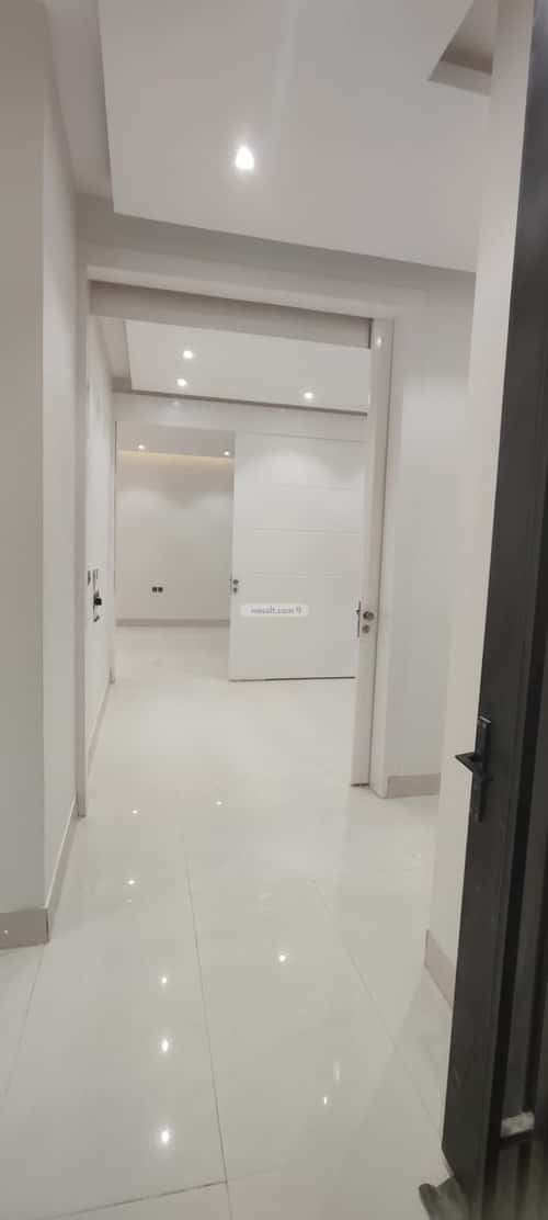 5 bedroom villa in Al Janadriyah 2