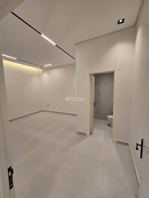 3 bedroom floor in Al Janadriyah 9