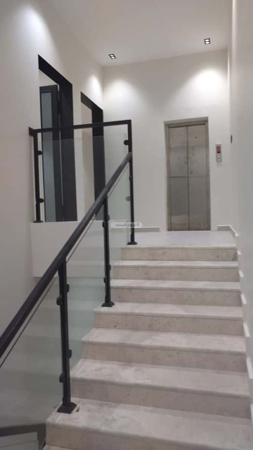 3 bedroom floor in Al Munsiyah 6