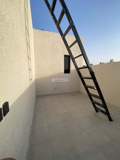 شقة 5 غرف في الرمال 3