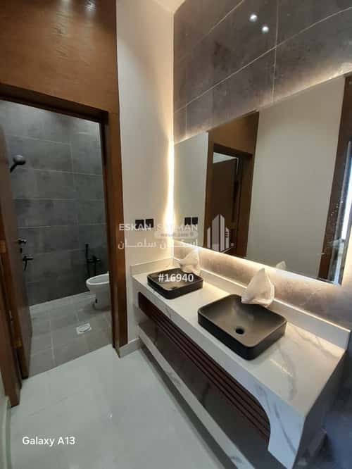 6 bedroom apartment in Al Janadriyah 1