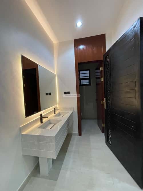 5 bedroom floor in Al Janadriyah 3